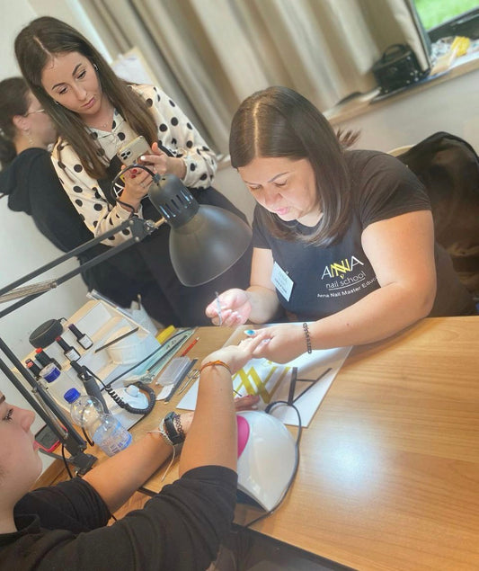 Corso Base gel di gruppo 2 giorni . Kit incluso